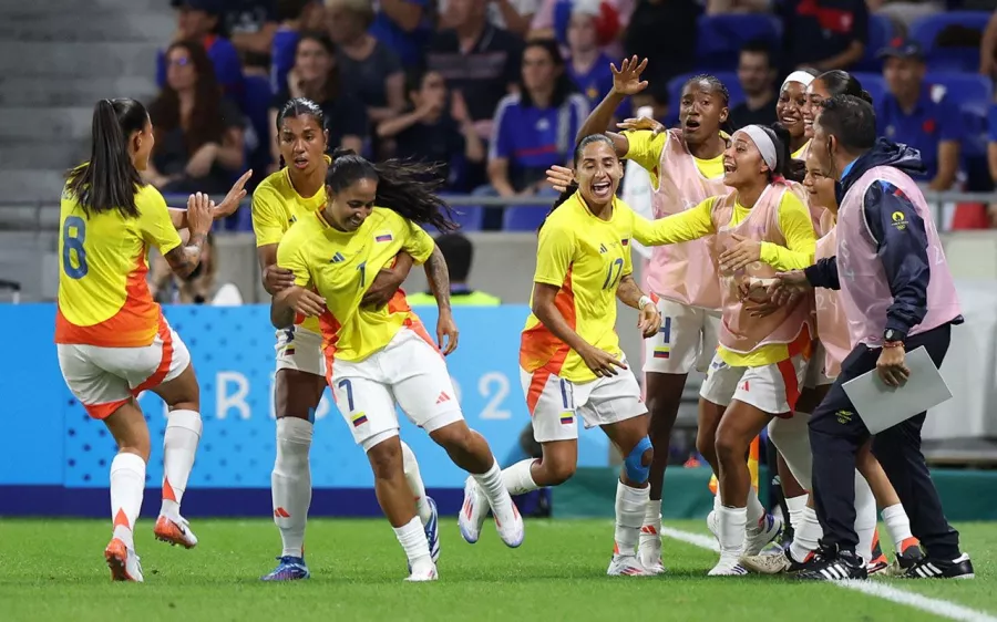 Francia y Colombia regalan la primera feria de goles en París 2024