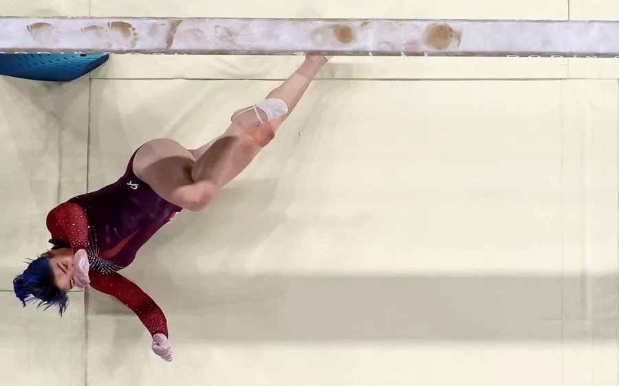 La dura caída de Alexa Moreno en la barra de equilibrio