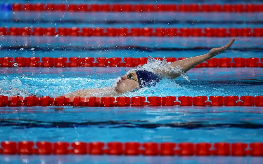 Leon Marchand rompe el récord de Michael Phelps