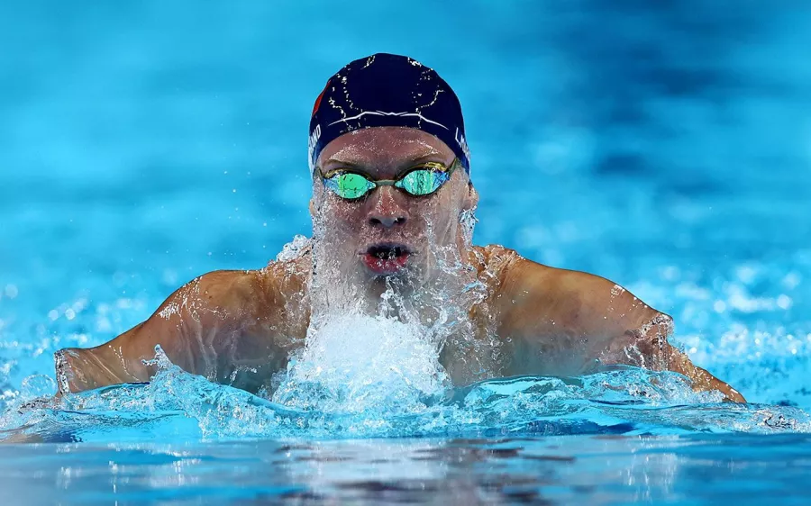 Leon Marchand rompe el récord de Michael Phelps