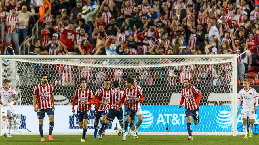 Por lo menos el público pudo celebrar el gol de Roberto Alvarado al 90’+8 para poner el partido 1-1 e ir a la definición por penales, donde finalmente el ‘Rebaño’ cayó.