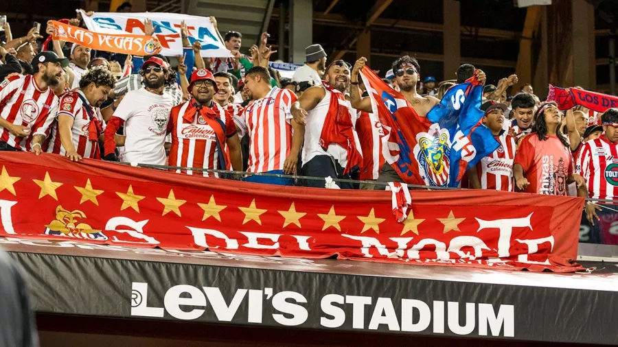 La nota mala fue el grito ‘homofóbico’ que los fans de Chivas hicieron contra el portero rival, típica reacción del público mexicano cuando el equipo no responde.