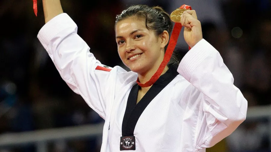 3.	María del Rosario Espinoza (taekwondo): 1 oro, 1 plata y 1 bronce.