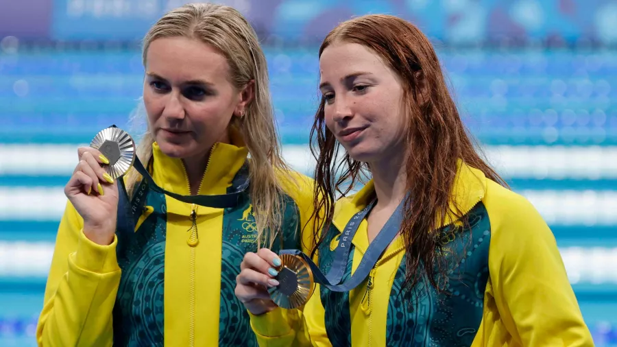 Mollie O'Callaghan se llevó el oro con tiempo de 1:53.27, suficiente para imponer un nuevo récord olímpico.