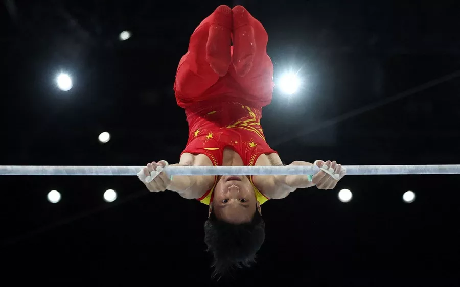 Las dos caídas que dejaron a China sin el oro en gimnasia