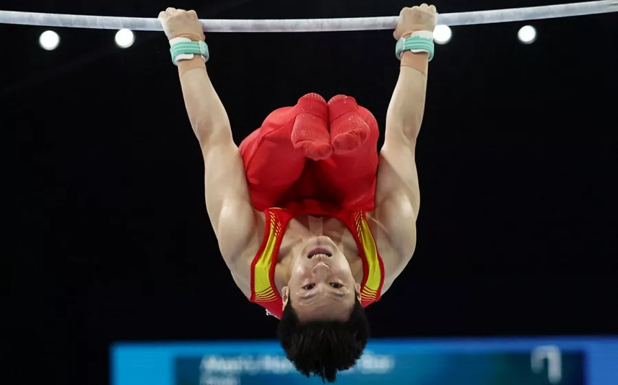 Las dos caídas que dejaron a China sin el oro en gimnasia