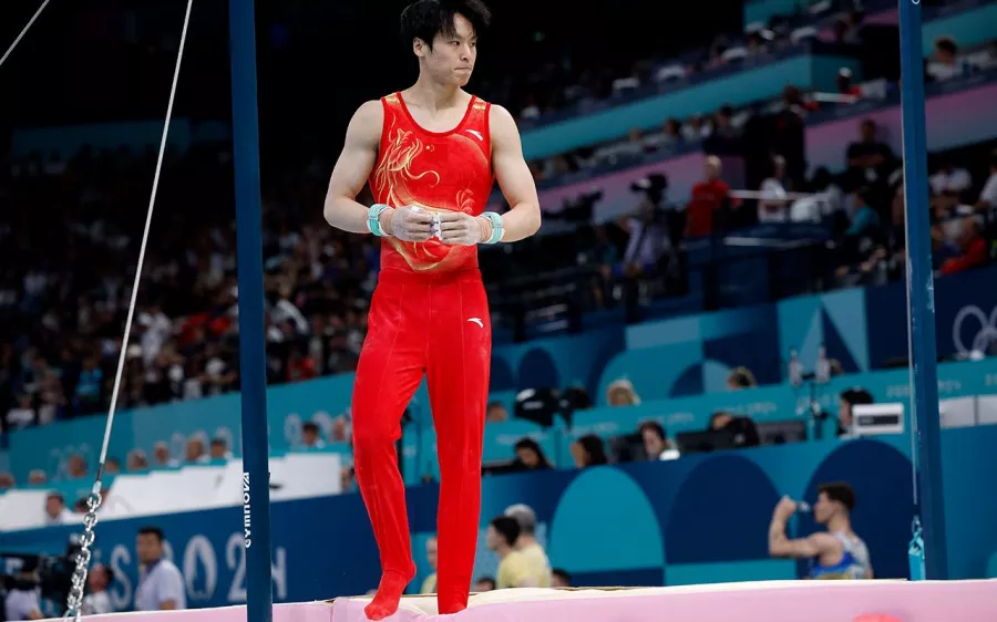 Las dos caídas que dejaron a China sin el oro en gimnasia