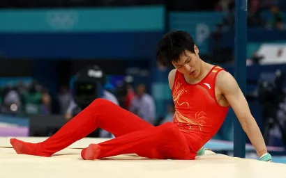 Las dos caídas que dejaron a China sin el oro en gimnasia