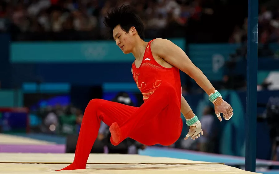 Las dos caídas que dejaron a China sin el oro en gimnasia