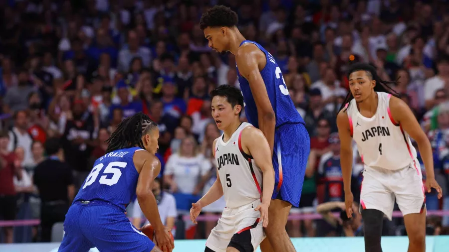 Francia superó a Japón 94-90 tras el tiempo extra.