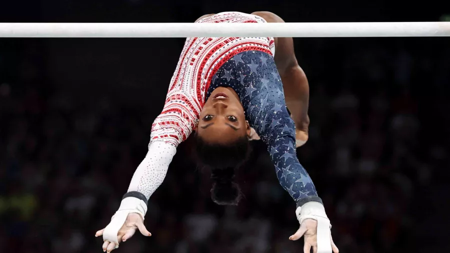 Simone Biles lideró a Estados Unidos hacia su primer oro