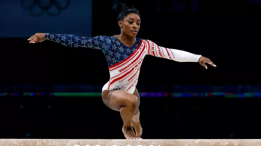 Simone Biles lideró a Estados Unidos hacia su primer oro