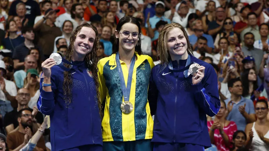 Katharine Berkoff se quedó con la presea de bronce al detener el cronómetro en 57.98.