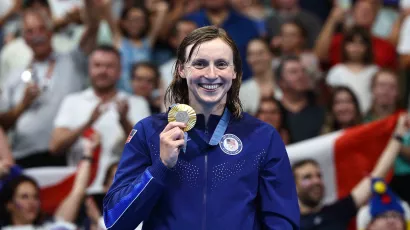 Katie Ledecky, la primera mujer que gana el oro en 4 Juegos Olímpicos