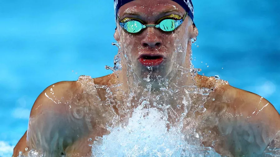 Léon Marchand conquista los 200 metros pecho