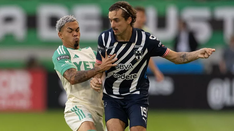 Así luce en el campo la nueva camiseta de Rayados.