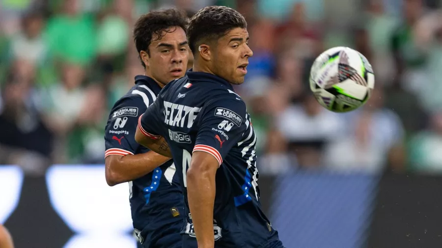 Así luce en el campo la nueva camiseta de Rayados.