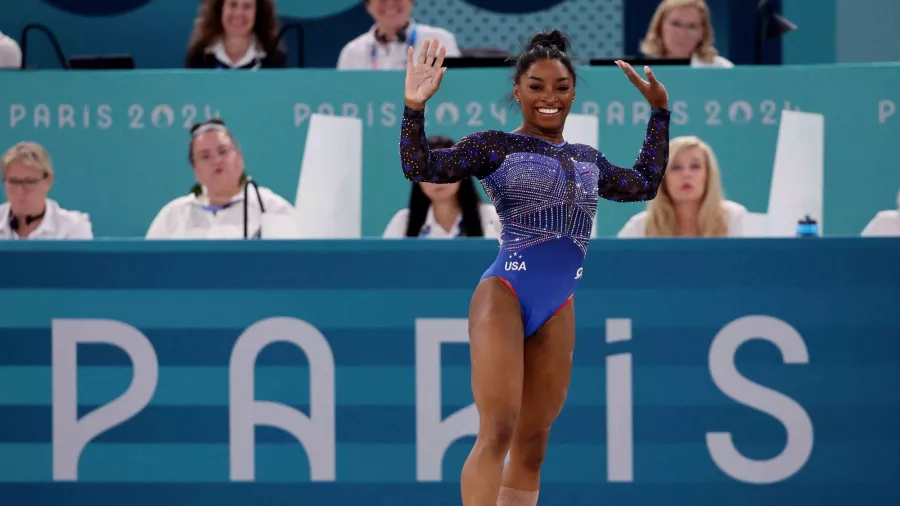 Biles consiguió su sexta medalla dorada en la historia de la justa veraniega, la tercera con más oros, detrás de Vera Cáslavská y Larisa Latynina.