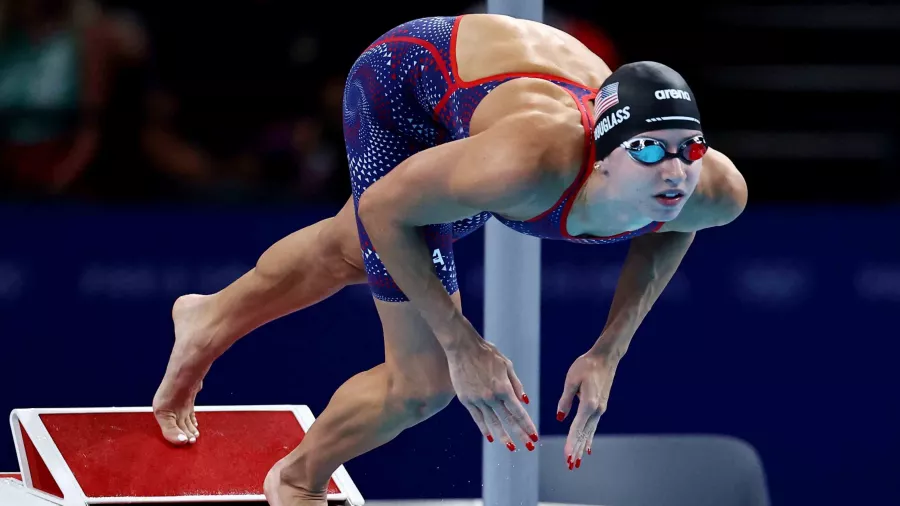 Kate Douglass conquista los 200 metros pecho