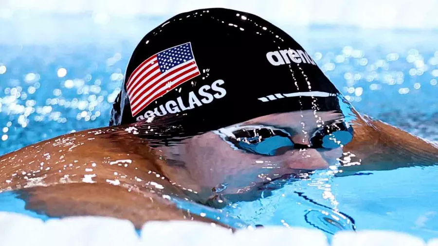 Kate Douglass conquista los 200 metros pecho