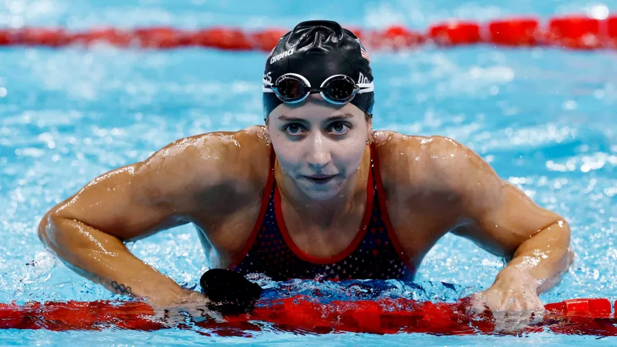 Kate Douglass conquista los 200 metros pecho