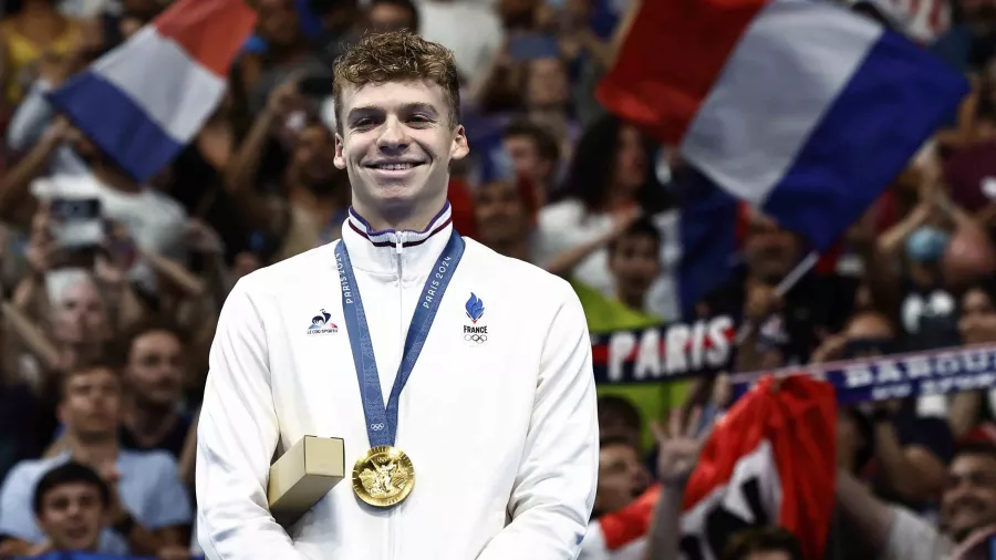 Con un tiempo de 1:54.06, el francés rompió el récord olímpico que estableció Michael Phelps en Beijing 2008.