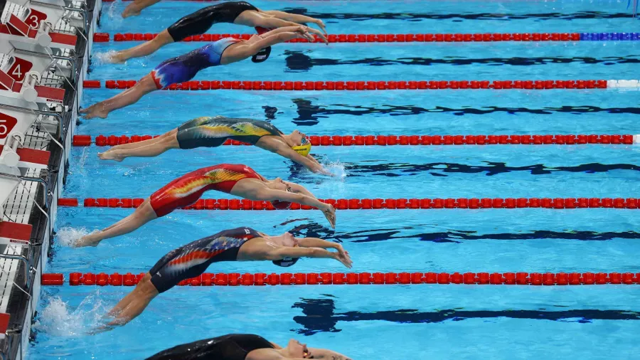 La plata fue para Regan Smith de Estados Unidos (2:04.26) y el bronce para Kylie Masse de Canadá (2:05.57).