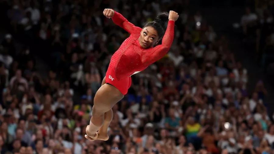 Biles terminó con un promedio de 15.300 puntos