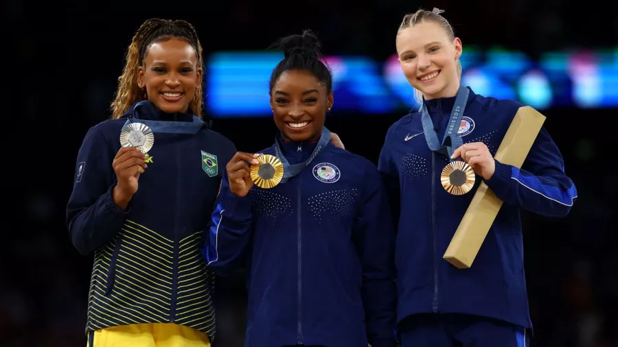 La gimnasta superó a la brasileña Rebeca Andrade y a su compatriota Jade Carey quien se quedó con el bronce