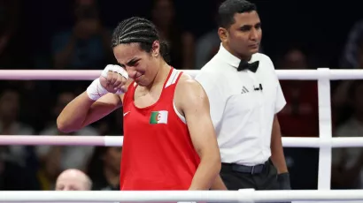 Imane Khelif, la boxeadora argelina de la que tanto se ha hablado, avanzó a las semifinales de boxeo olímpico y aseguró medalla.