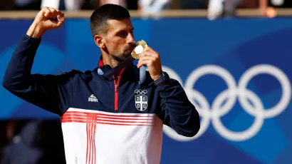 Novak Djokovic ganó la medalla de oro en París 2024 después de vencer a Carlos Alcaraz en dos sets