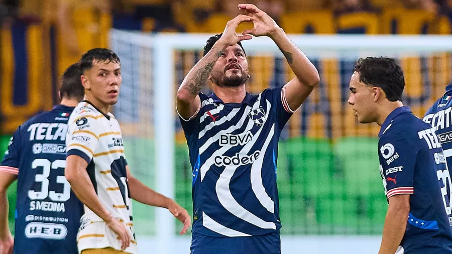 'Tecatito' Corona anotó su segundo gol con Rayados, el primero desde febrero.