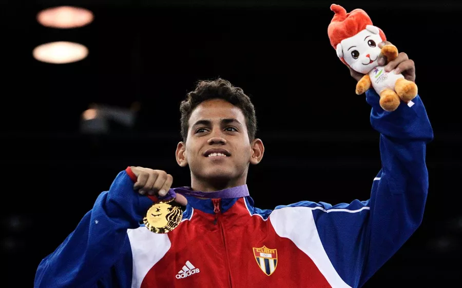 Robeisy Ramírez: Campeón Olímpico en Londres 2012 y Río 2016. Excampeón mundial pluma por la OMB.