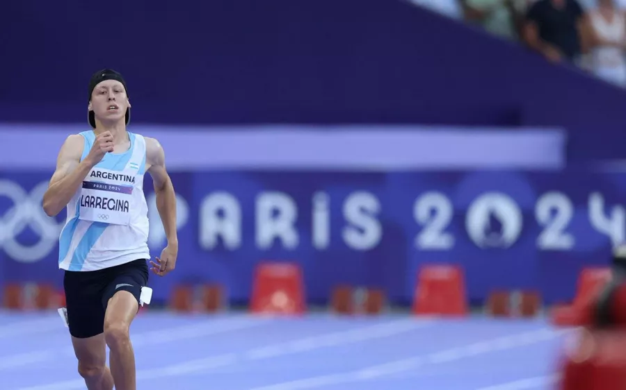 El atleta argentino que corrió con gorra en la pista de París 2024