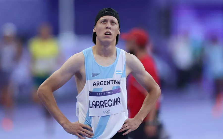 El atleta argentino que corrió con gorra en la pista de París 2024