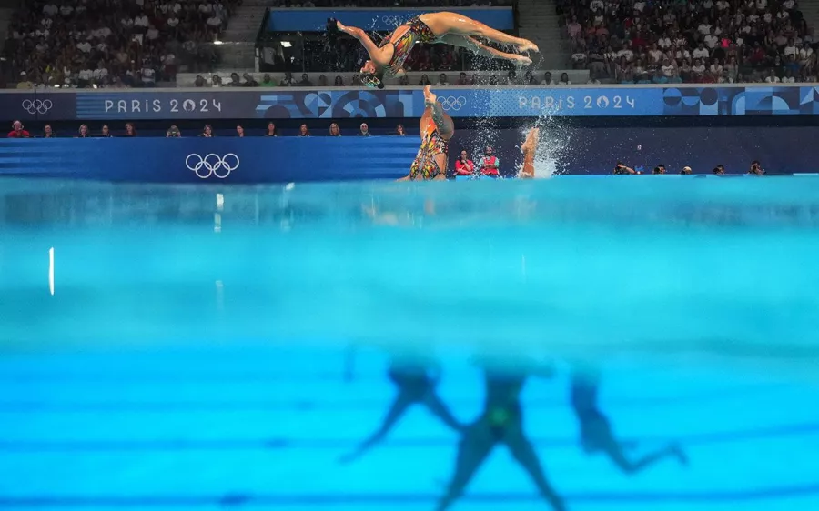 Espectacular el traje y mejor la rutina de las 'sirenas mexicanas'