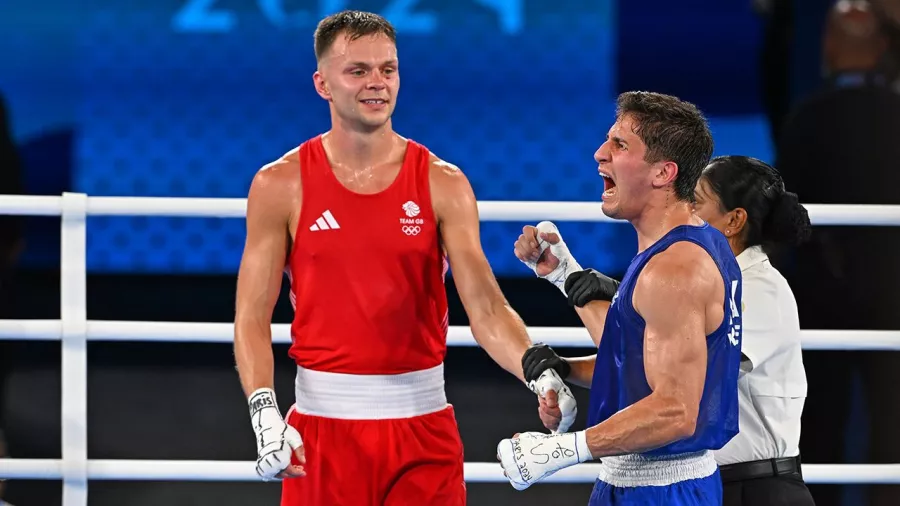 La emoción del boxeador tras avanzar a la final por el oro olímpico.