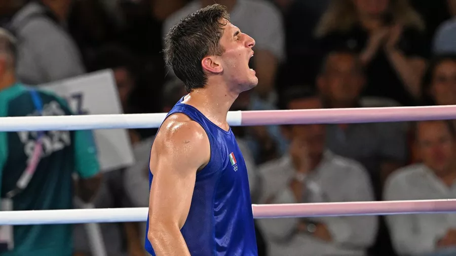 La emoción del boxeador tras avanzar a la final por el oro olímpico.