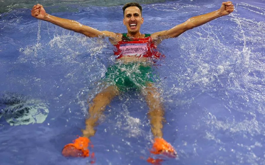 Sufián El Bakkal gana el oro y celebra en la fosa con agua