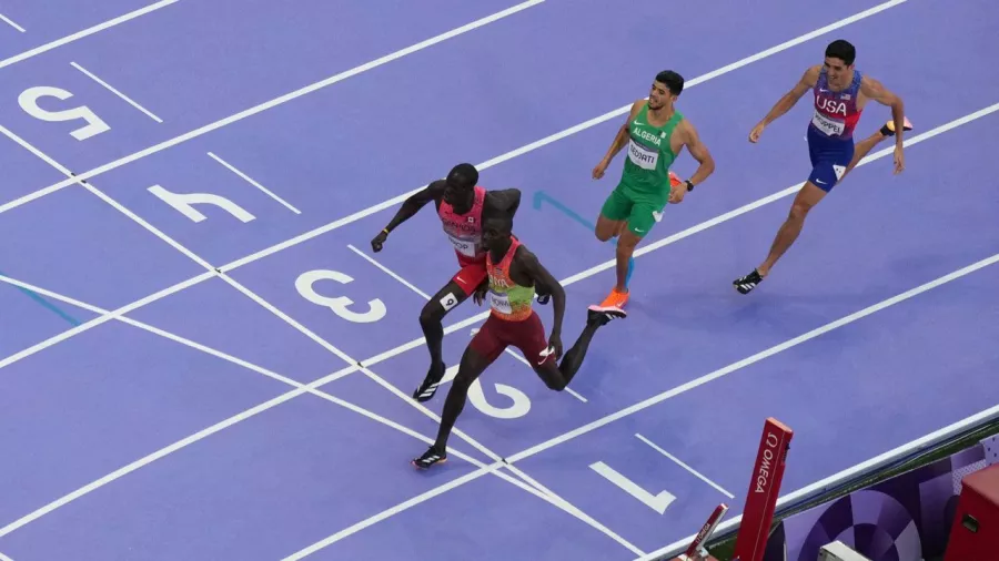 Emmanuel Wanyonyi ganó los 800 metros en París 2024 por una centésima