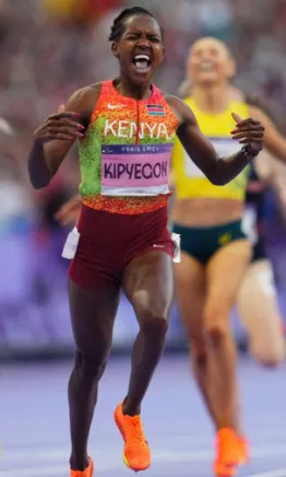 Faith Kipyegon impuso nuevo récord en los Juegos Olímpicos