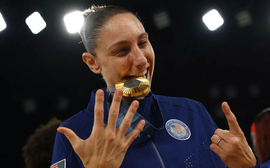 Diana Taurasi (Estados Unidos. Basquetbol) ganó seis oros con 42 años.