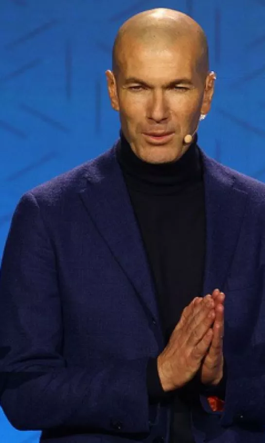 Zinedine Zidane, el modelo del nuevo uniforme del Real Madrid