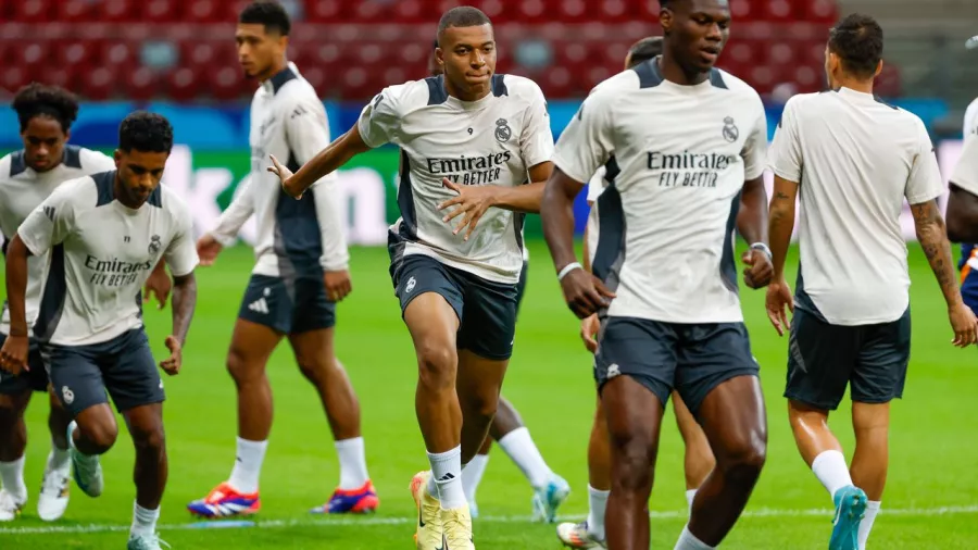 Kylian Mbappé alistó su debut con Real Madrid en la Supercopa de Europa