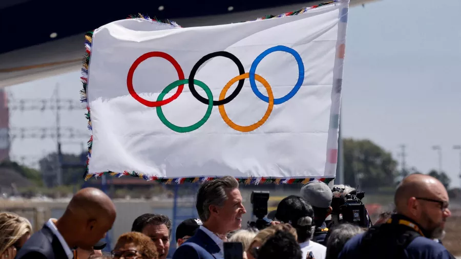 La bandera olímpica ya está en Los Ángeles