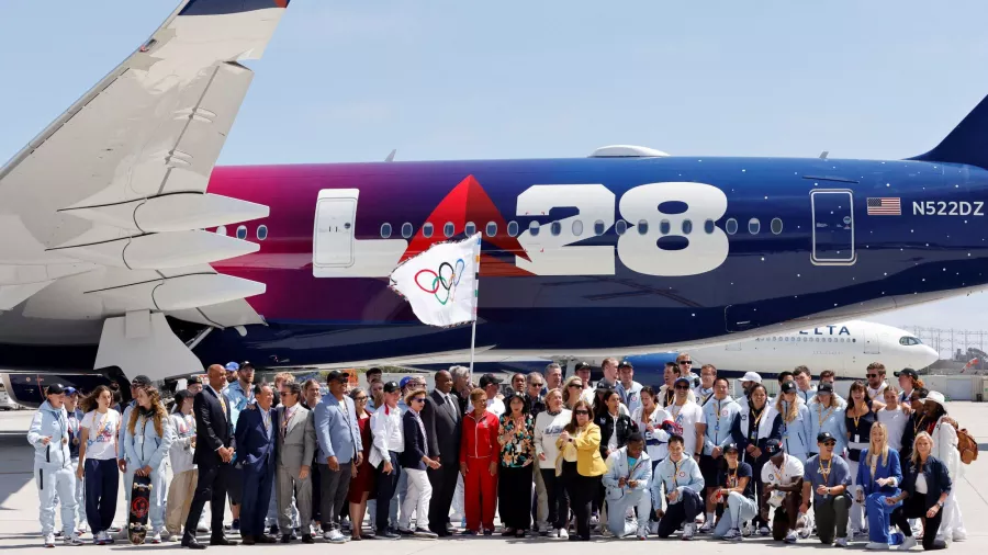 La bandera olímpica ya está en Los Ángeles