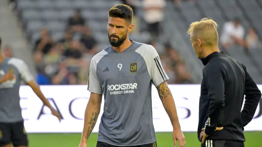 El francés arrancó el partido de octavos de final en la banca.