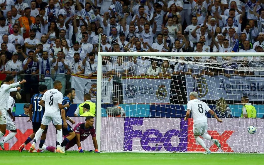 Fede Valverde pone las manos del Real Madrid en la Supercopa