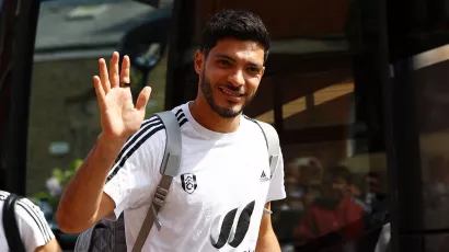 Raúl Jiménez, el modelo para la nueva camiseta del Fulham