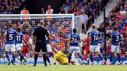 Mohamed Salah asistió a Jota y anotó el 2-0 al 65